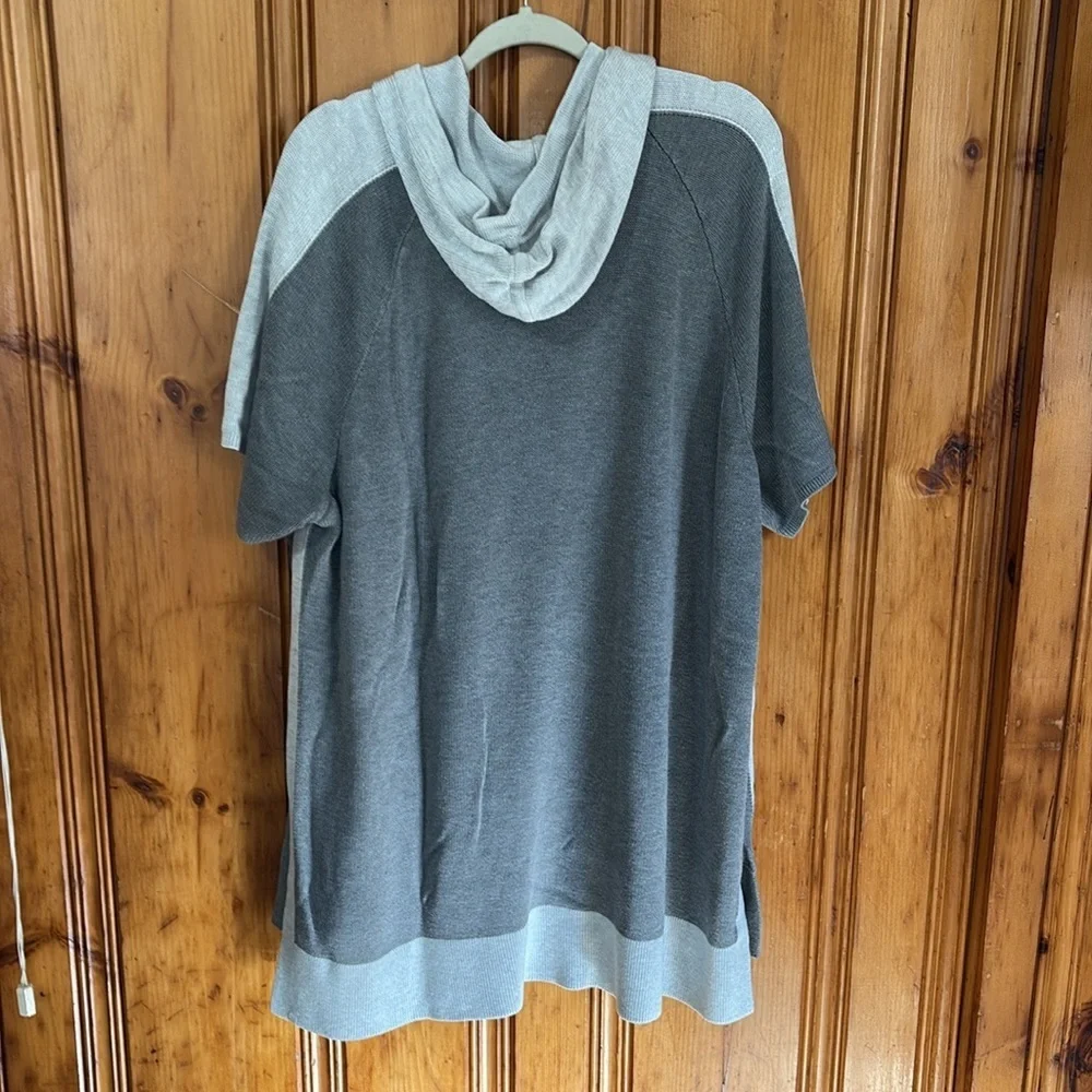 Lululemon Opened Up Poncho- Heathered Core Ultra Light & Heathered Asphalt Grey
